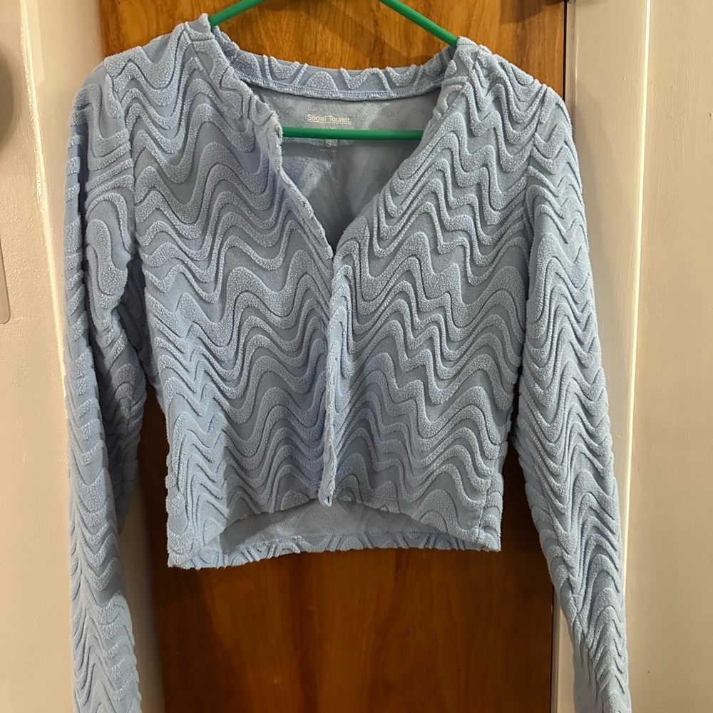 Social Tourist small, long sleeve baby blue top in fun pattern!